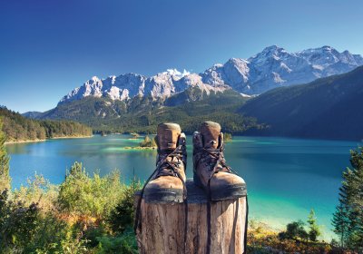 Wandern am Eibsee &copy; Jenny Sturm-stock.adobe.com